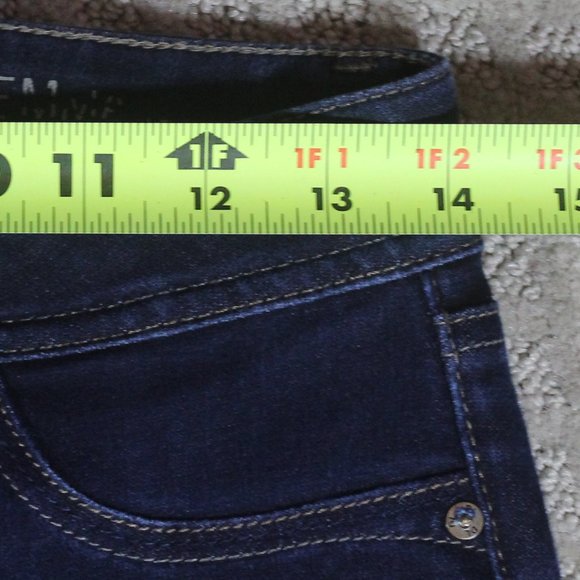 LIKE NEW DL 1961 Size 26 Emma Legging Dark Wash Blue Jeans - Picture 3 of 6